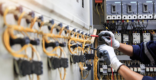 Professional Electrician technician working in Lorain, OH
